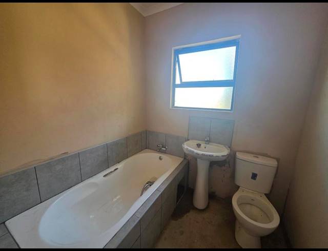 3 BEDROOM HOUSE FOR SALE IN BUHLE PARK